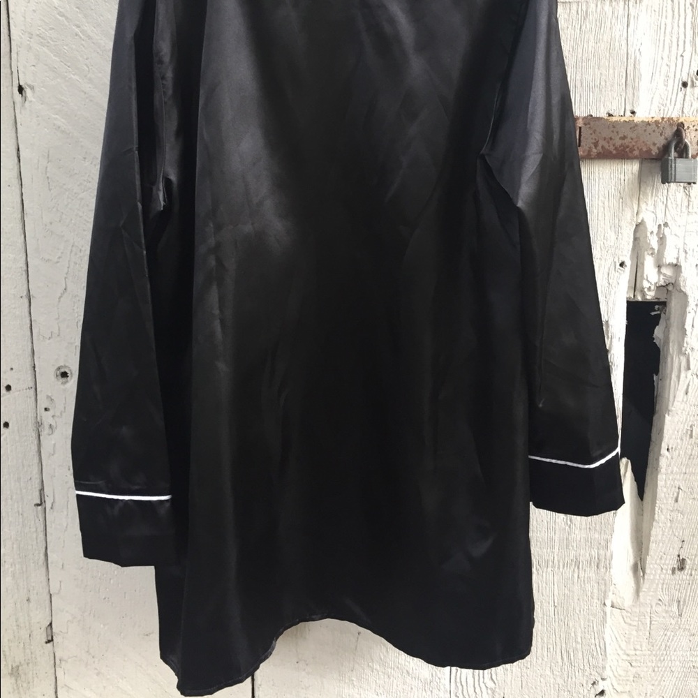 Black Robe - Picture 5 of 7